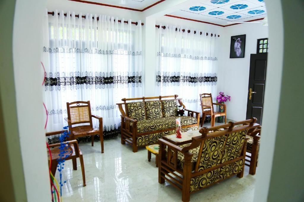 Indusara Villa 벤토타 외부 사진